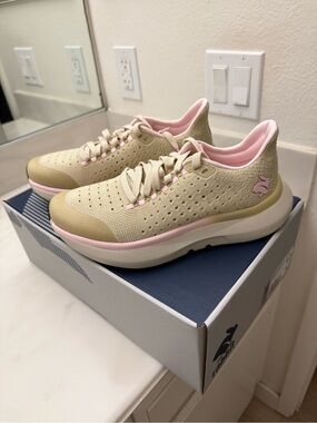 Dream Chaser Run Rabbit Women’s 2.0 Lightweight Sand and Pink Casual Sneakers
